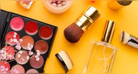 Anvisa determinou a suspensão da venda e do uso de diversos cosméticos irregulares.