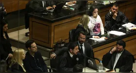 O Tribunal do Júri começou a ouvir as testemunhas de defesa dos réus no sábado (30) e continua neste domingo. A sessão deve se estender por toda a semana.
