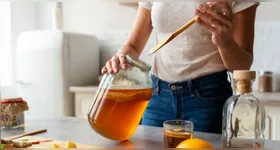 Segundo a nutricionista Daniela Gomes, o mel é composto por açúcares simples e seu consumo exige atenção em pessoas com diabetes.