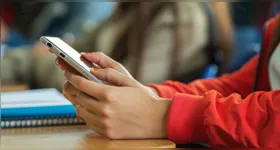 Apesar das previsões iniciais de que a norma enfrentaria resistência de estudantes, dificuldades de implementação e críticas sobre a limitação do uso da tecnologia em sala de aula, os dados mostram um cenário diferente.