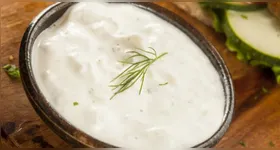 Versátil, o acompanhamento é uma ótima opção com carnes, pães, torradas e legumes grelhados, sendo uma ótima escolha para churrascos e lanches.