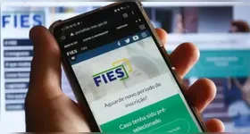 A principal mudança está relacionada ao tratamento dos juros durante o período de carência, estabelecendo novas regras para essa etapa do contrato de crédito do Fies.