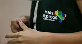 O Mais Médicos Especialistas visa aprimorar médicos especialistas em regiões prioritárias para o Sistema Único de Saúde (SUS) e também integra as ações do Agora Tem Especialistas, com foco na redução do tempo de espera por atendimento especializado e aumento da resolutividade dos serviços de saúde.