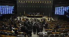 A medida prevê a suspensão da contagem da prescrição enquanto o condenado estiver foragido, retomando o prazo apenas após a captura ou a reapresentação para cumprir o período restante da pena.