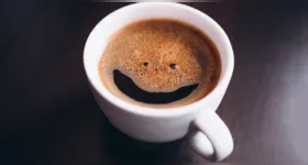Especialistas recomendam equilíbrio no consumo de café, acompanhamento médico e atenção aos hábitos de vida.
