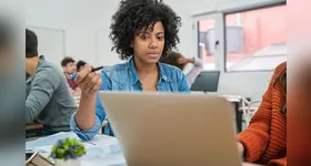 Instituições públicas e particulares desenvolvem cursos que podem ajudar na carreira de várias pessoas