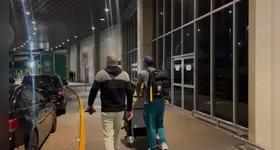 Único jogador presente, Danilo chega ao Brasil com avião da CBF após eliminação na Copa do Mundo