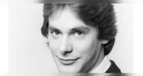 A causa oficial da morte de Scott Bryce não foi divulgada.