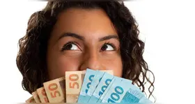 Uma oportunidade inesperada pode chamar sua atenção e mudar sua perspectiva sobre dinheiro ou carreira.