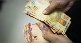 A antecipação também seguirá um cronograma específico para os beneficiários que recebem acima de um salário mínimo.