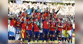 Seleção espanhola celebra o título mundial pela segunda vez, vencendo a Argentina nos EUA