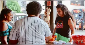 Idealizada pela artista visual Thay Petit, a Jenipapo Feira de Arte Gráfica vem se consolidando como um importante espaço de circulação da produção gráfica independente em Belém, fortalecendo redes criativas e aproximando o público de artistas amazônidas contemporâneos.