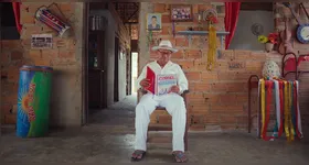 O filme tem narração em formato de cordel pelo próprio Mestre Come Barro.