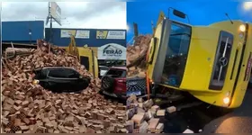 O tijolo caiu do caminhão em cima de uma carro que estava na via
