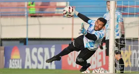 Goleiro bicolor fez grandes defesas e ajudou o Papão a conquistar mais três pontos
