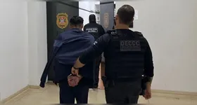 As investigações conduzidas pela DCDI identificaram a atuação de indivíduos responsáveis por aplicar fraudes eletrônicas mediante utilização indevida da identidade visual e dados de escritórios de advocacia, induzindo vítimas ao erro por meio de aplicativos de mensagens instantâneas.