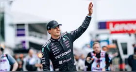 George Russell comemora a pole position do GP do Canadá 2026 após superar o companheiro Kimi Antonelli na volta final da classificação em Montreal