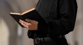 Casal de pastores no Roraima é indiciado por abuso sexual e manipulação de adolescentes. Entenda os detalhes da investigação policial e o pedido de prisão.