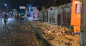 Fachada de prédio desaba em Castanhal, mas felizmente ninguém ficou ferido. Saiba mais sobre a ocorrência e as medidas de segurança tomadas.