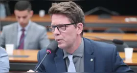 Mário Frias negou participação societária de Flávio Bolsonaro na produção e afirmou que não há dinheiro de Daniel Vorcaro no projeto.