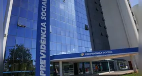Saiba como solicitar a pensão especial do INSS para filhos de vítimas de feminicídio. Veja requisitos e documentos necessários.