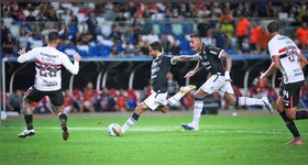 Marcelinho marcou no final da partida e garantiu 3 importantes pontos para o Leão.
