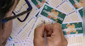 A Mega-Sena realiza, normalmente, três sorteios por semana, às terças, quintas e sábados.
