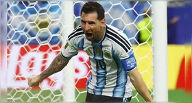 A atual campeã do torneio encara a maior sensação desta Copa do Mundo às 19h.