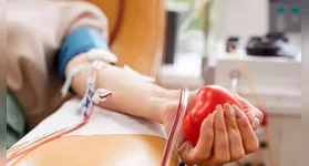 Procedimento de coleta em hemocentro; projeto quer triplicar frequência de doações incentivadas por lei.