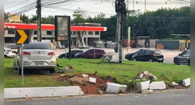 O caso ocorreu nas primeiras horas da manhã desta quarta-feira (24) e chamou a atenção de motoristas e pedestres que passavam pelo local.