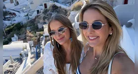 Confira os encantos da viagem de Ticiane Pinheiro e Rafa Justus pela Grécia, com registros de Santorini e Atenas.