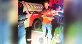 Policiais Militares realizam fiscalização e abordagem a ônibus de passageiros na portaria do Km 11, na Vila Permanente.
