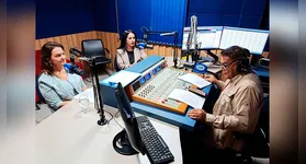 Promotoras Maiana Queiroz e Lilia Freire alertam que mais de 14 mil moradores de Marabá têm direito à Tarifa Social, mas ainda não estão cadastrados.