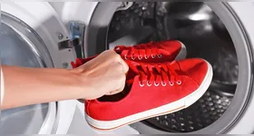 Além da limpeza básica, conservar o tênis por mais tempo exige atenção aos produtos utilizados e à forma correta de secagem.