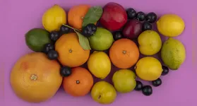 Descubra como o consumo excessivo de frutas pode impactar sua saúde e qual a quantidade ideal para cada pessoa.