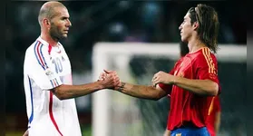 Zidane e Fernando Torres na Copa de 2006. Seleções se reencontram na Copa do Mundo após 20 anos