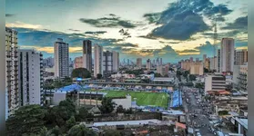 Santa Cruz critica Paysandu por cancelar ingressos de cortesia e defende os direitos de sua torcida.