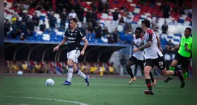 A pressão aumenta no Remo após derrota em casa. Confira as críticas e o desabafo de Vitor Bueno sobre a má atuação da equipe.