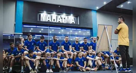 Técnico Julio Cezar Nunes e o elenco do Águia de Marabá