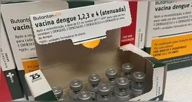 O ministério informou que 500 mil doses foram aplicadas, principalmente em profissionais de saúde de três cidades: Maranguape (CE), Nova Lima (MG) e Botucatu (SP).