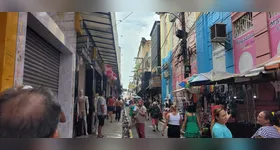 A Rua João Alfredo, no centro comercial de Belém, estava movimentada na manhã deste sábado (09).