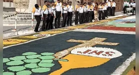 Capanema celebra 50 anos do tapete de Corpus Christi com a expectativa de 50 mil fiéis nas ruas. Descubra a tradição e a festa religiosa!