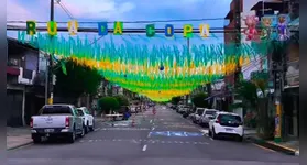 Na Travessa 3 de maio, no bairro da Cremação, em Belém, o ritual e as cores vibrantes tomam conta de quem passa pelo local.