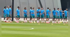 Seleção Brasileira iniciou nesta sexta-feira a preparação para enfrentar o Japão; maioria dos titulares fez apenas trabalho regenerativo após a vitória sobre a Escócia.