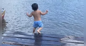 Apesar da pouca idade, a habilidade com que ele aproveita o rio, surpreendeu.