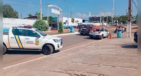 Fiação de ligação clandestina encontrada durante as buscas; prática ilegal sobrecarrega o sistema e prejudica o fornecimento local.