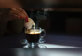 Os benefícios foram observados entre pessoas que consumiam uma ou duas xícaras de café por dia.