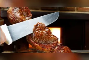 A dica passa pela combinação entre técnica, paciência e conhecimento, que vau desde a escolha do tipo de carne até o momento de fatia-la, o que implica no resultado final.
