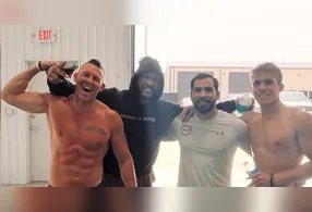 Fundadores da academia exclusiva para homens.