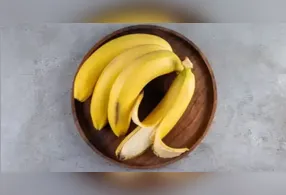 Rica em potássio, a banana ajuda na decomposição da matéria orgânica.